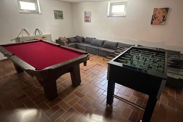 Ferienhaus Hof Schöneck: Billard, Kicker Ferienhaus Ferienwohnung Hof Schöneck Mosel Mittelrhein Koblenz Winningen