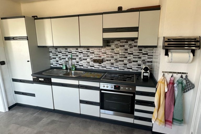 Hof Schöneck: Küche mit Geschirrspüler Ferienhaus Hof Schöneck Mosel Mittelrhein Koblenz Cochem Boppard