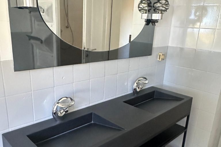 Ferienhaus Hof Schöneck: Bad mit Doppelwaschbecken Ferienhaus Ferienwohnung Hof Schöneck Mosel Mittelrhein Koblenz Treis-Karden