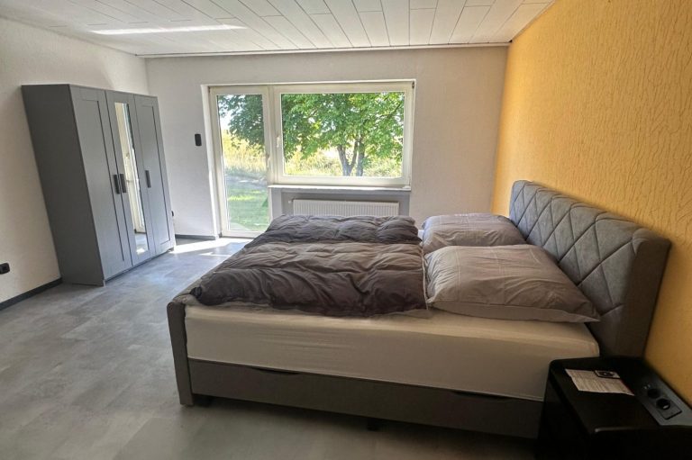 Ferienhaus Hof Schöneck: 1. Schlafzimmer Ferienhaus Ferienwohnung Hof Schöneck Mosel Mittelrhein Koblenz Cochem