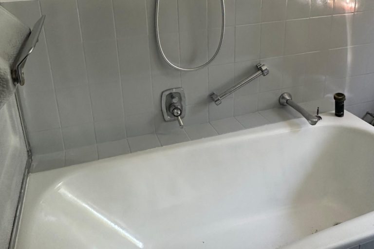 Ferienhaus Hof Schöneck: Bad mit Badewanne Ferienhaus Ferienwohnung Hof Schöneck Mosel Mittelrhein Koblenz Bingen